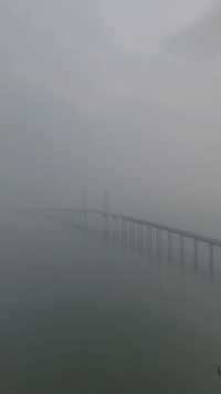 获得世界最棒桥梁称号，胶州湾跨海大桥。