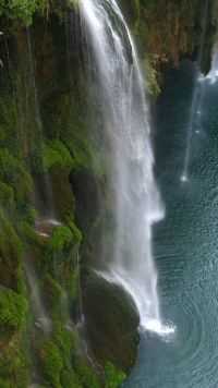 贵州大山里发现一个没有被开发的纯天然景区，瀑布飞流直下，真是人间仙境