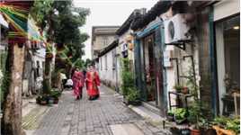 来到江南风情的苏州，最不能错过的一站便是历史街区——平江路，这里是古城区繁华城市里的一块净土。