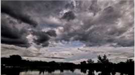 放马坪，天边的雷声。  