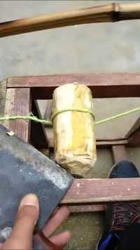 一开始还以为是钻木取火，看到最后，原来这是一块“磨刀石”啊！