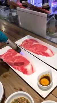 5000块一顿的美食，这才是真正的烤牛肉，看到这做法值了