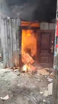 网传四川达州市大竹县，一家超市着火，浓烟滚滚