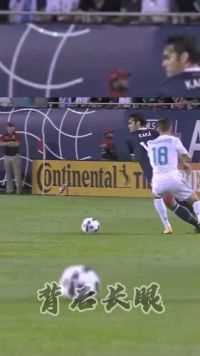 卡卡：我是一个拥有第六感的球员，背后穿裆不是事儿！