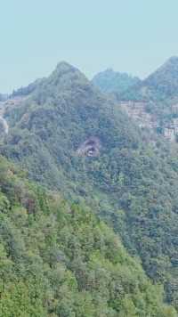 贵州大山里发现一洞穴人家，住了10代人，给300W都不搬